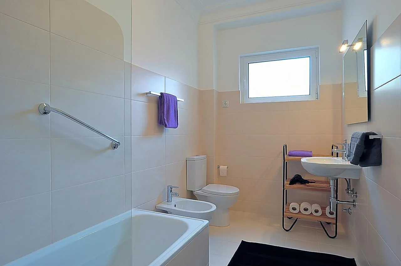 Апартаменты Liverpool Antic 5 Bedrooms Лиссабон